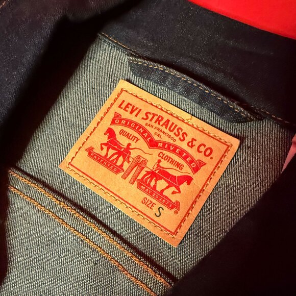 Upcycled Levi's Denim Set with Hand-Painted UFO Art - Vintage Rebel Style - Picture 5 of 12